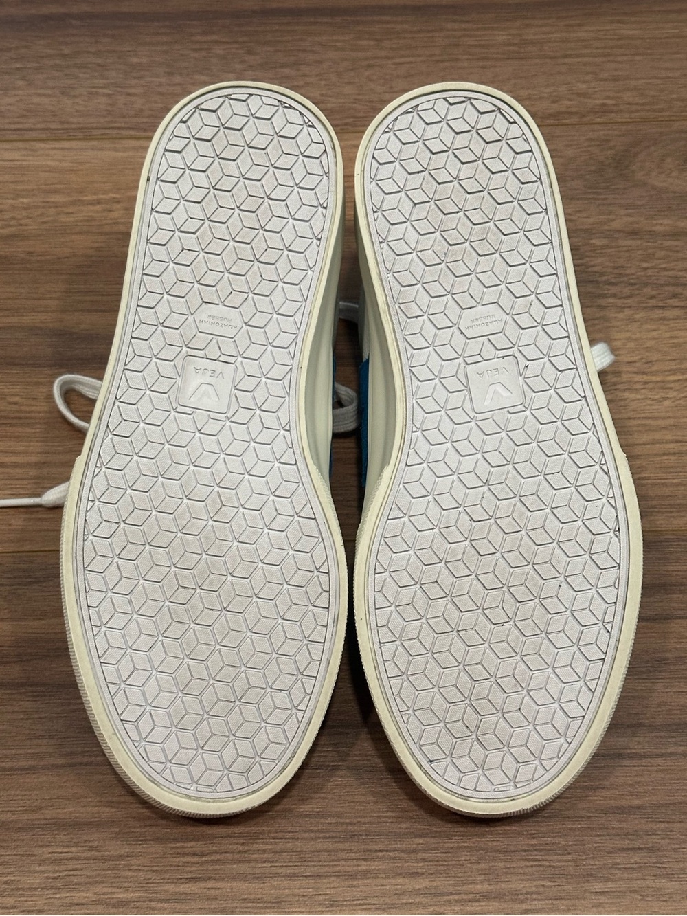 Veja Campo Leather Sneaker in White/Swedish Blue Size 7 - Picture 11 of 11